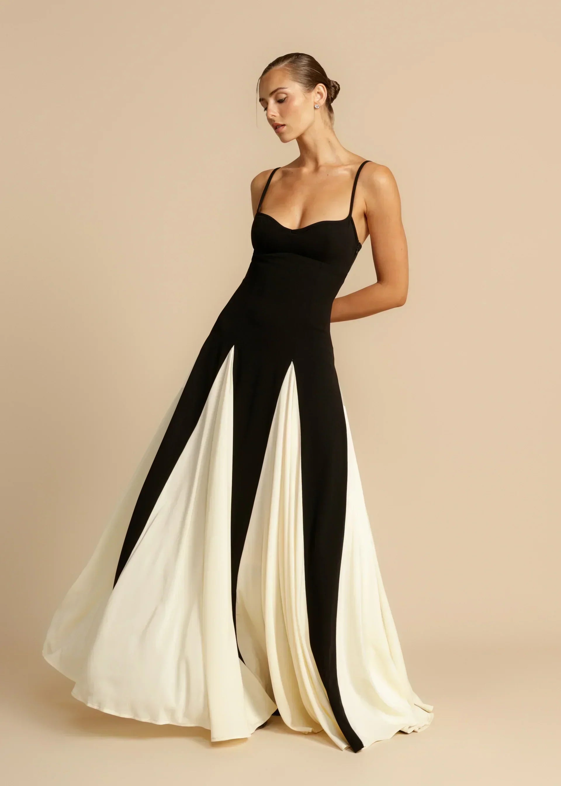 Oshrit™ | Elegant Contrast Ruffles Maxi Dress