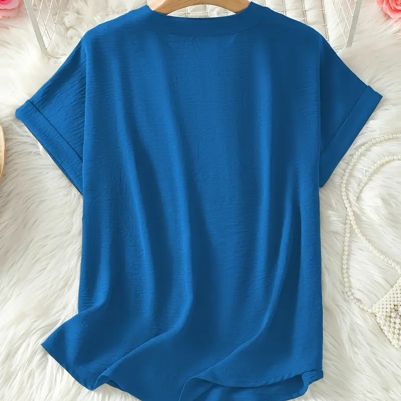 Michelle | Women's Loose V-neck T-shirt