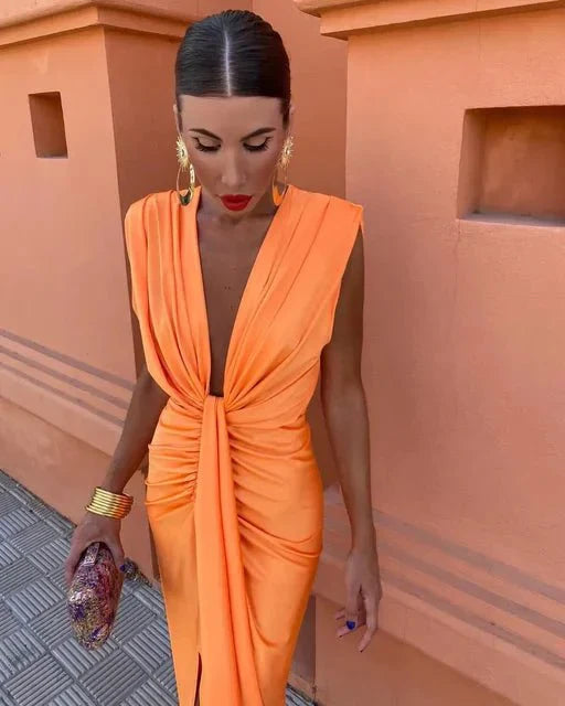 Isabelle | Dress with Deep V-Neck
