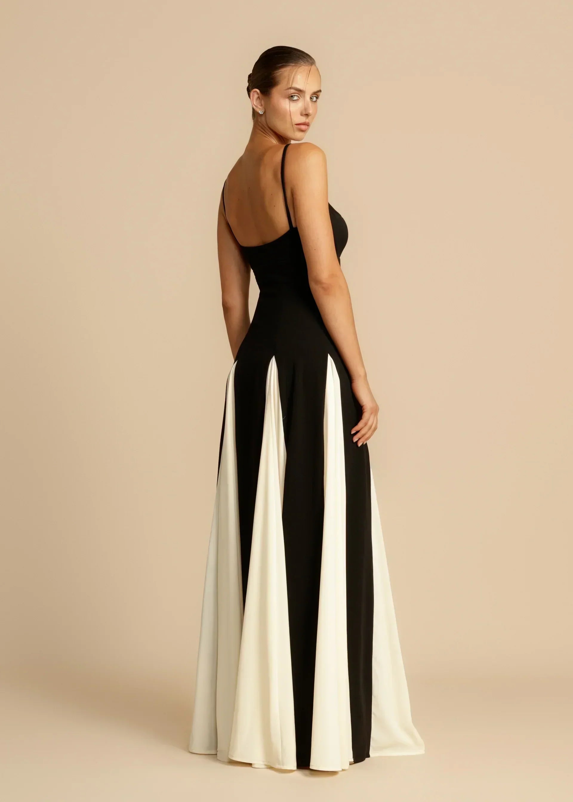 Oshrit™ | Elegant Contrast Ruffles Maxi Dress