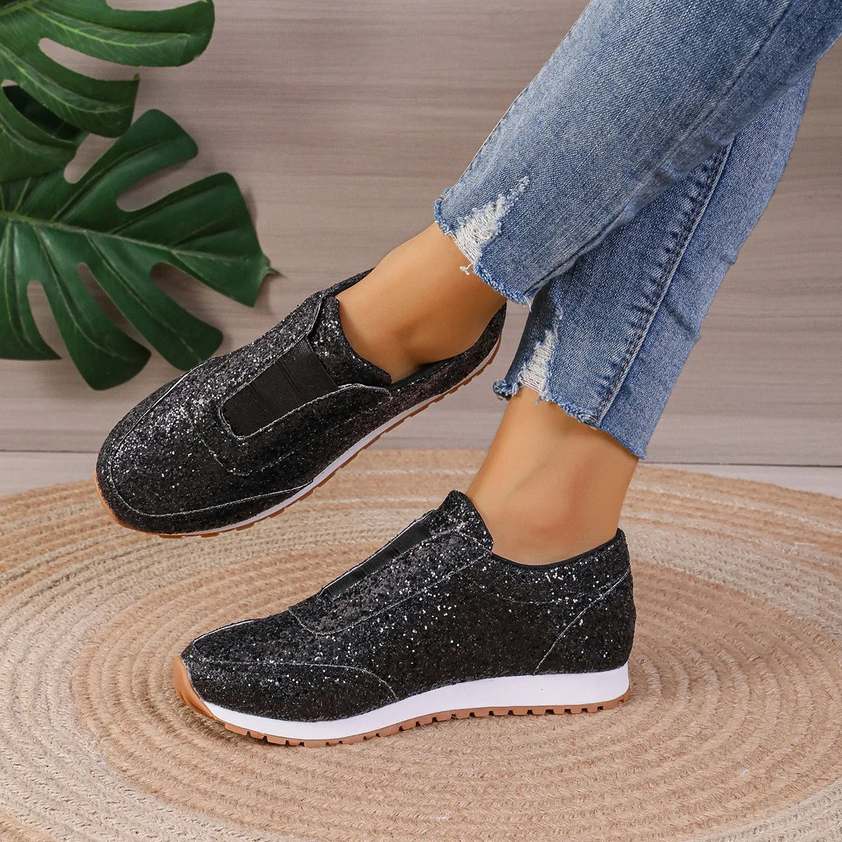Nuria Star Sneakers - Fresh and Comfortable