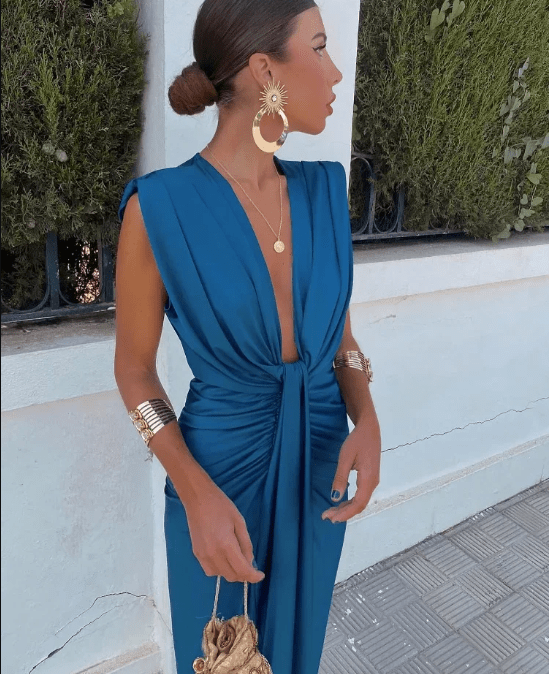 Isabelle | Dress with Deep V-Neck