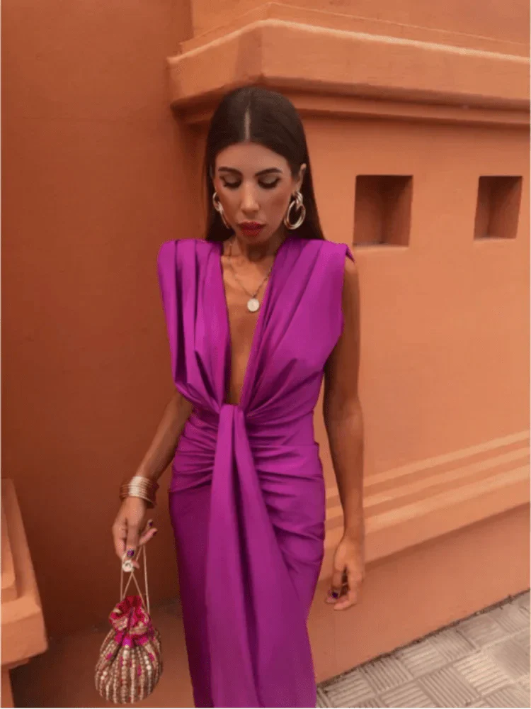 Isabelle | Dress with Deep V-Neck